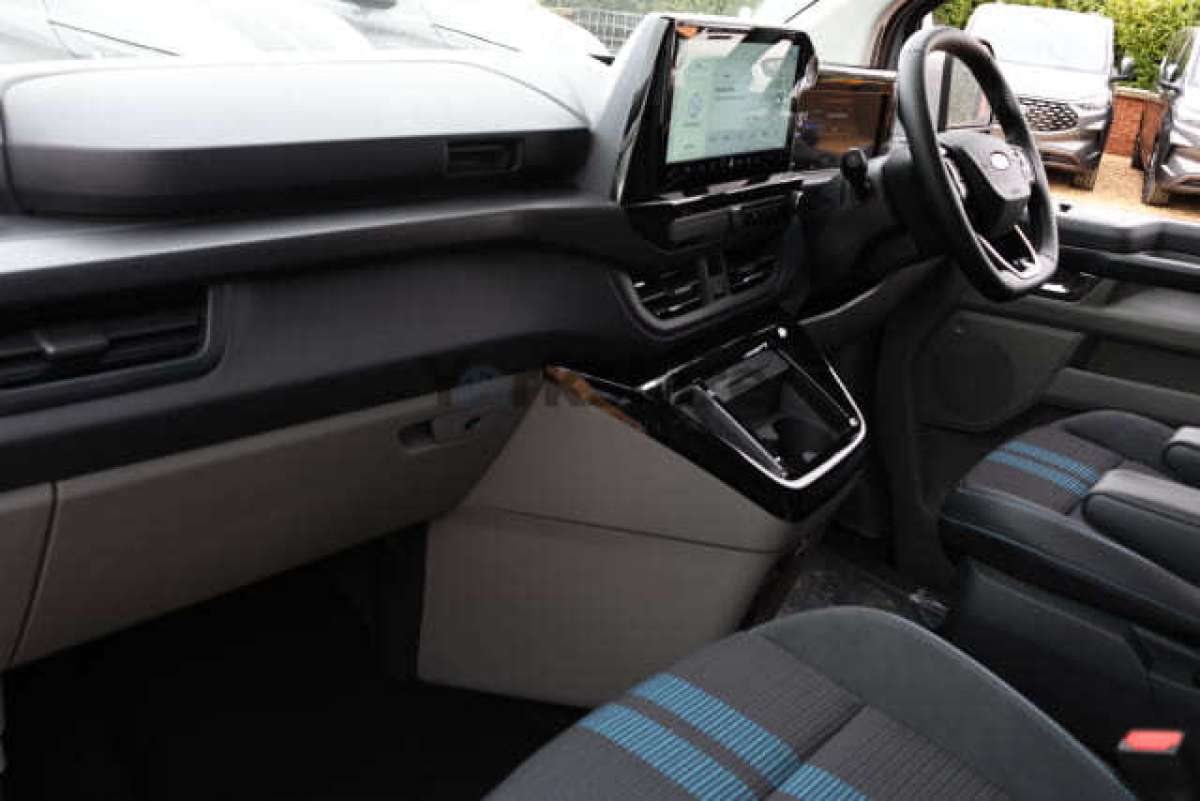 This is the Transit 320 Custom L1H1 DCiV Sport Hybrid vehicle.